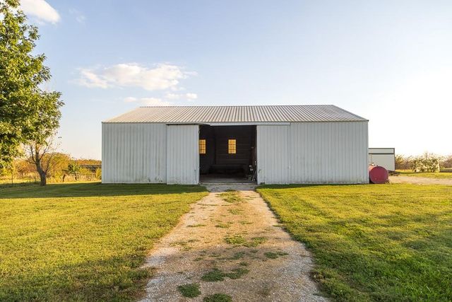 800 NW 950th Road, Blairstown, MO 64726