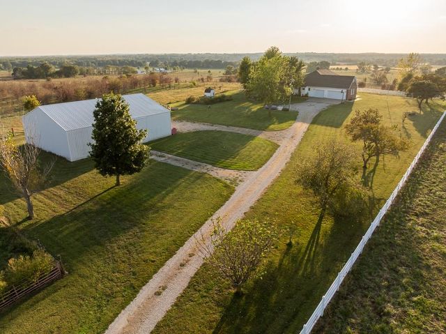 800 NW 950th Road, Blairstown, MO 64726