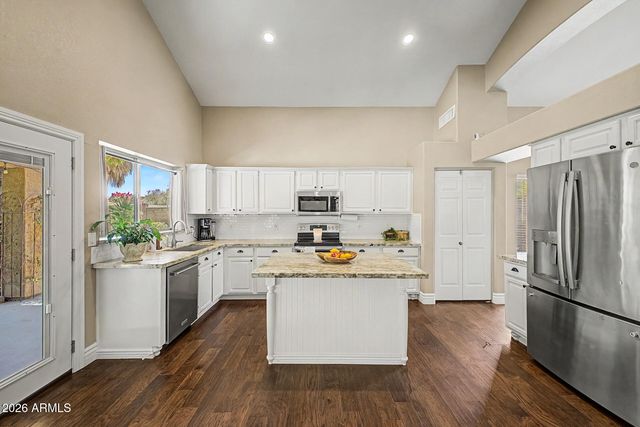 7152 W IRMA Lane, Glendale, AZ 85308