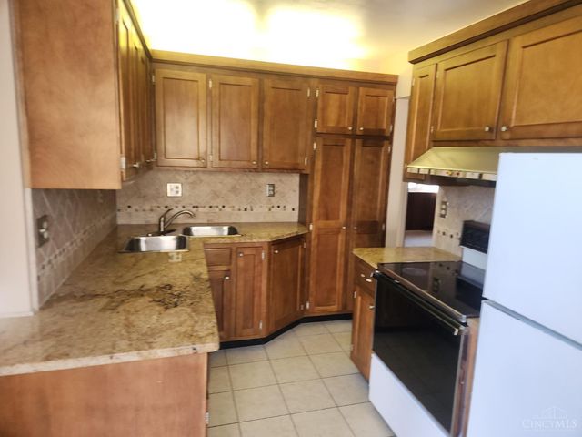 8146 Clough, Cincinnati, OH 45244