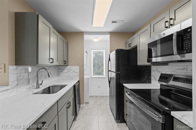 804 Brandon Avenue, Pontiac, MI 48340