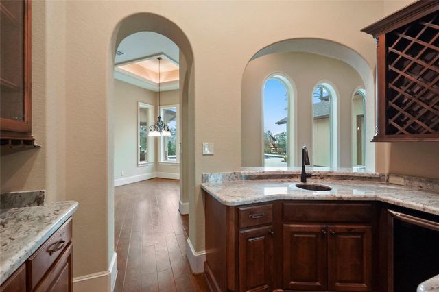 18 Rugged Lark Circle, Tomball, TX 77377