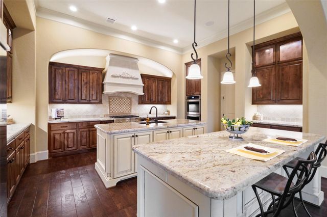 18 Rugged Lark Circle, Tomball, TX 77377