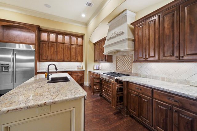 18 Rugged Lark Circle, Tomball, TX 77377