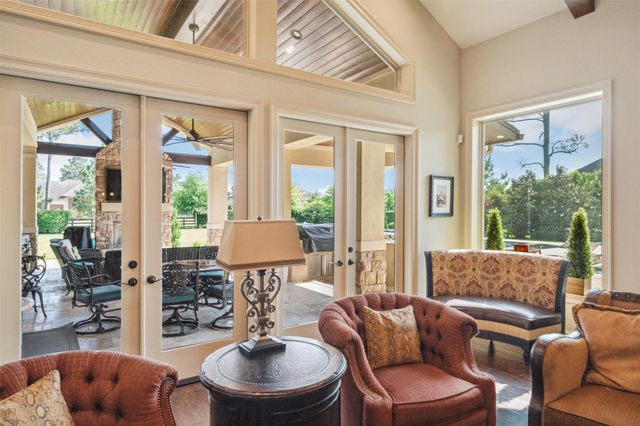 18 Rugged Lark Circle, Tomball, TX 77377