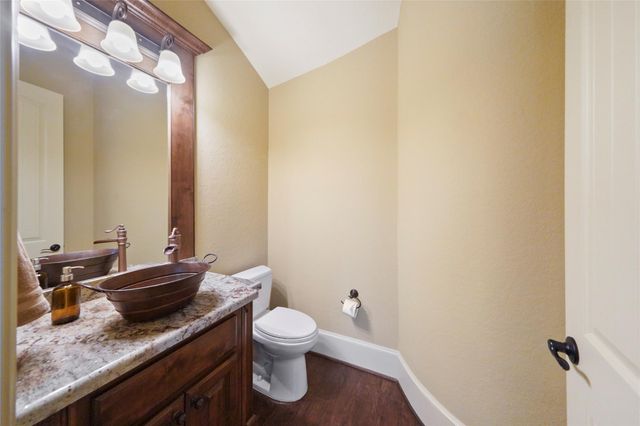 18 Rugged Lark Circle, Tomball, TX 77377