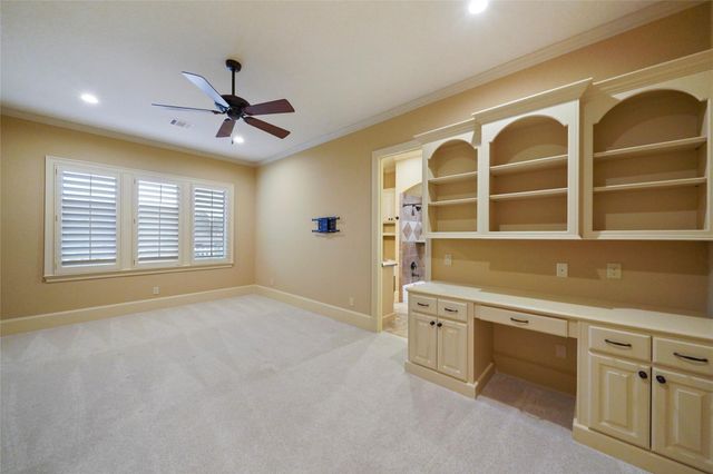 18 Rugged Lark Circle, Tomball, TX 77377