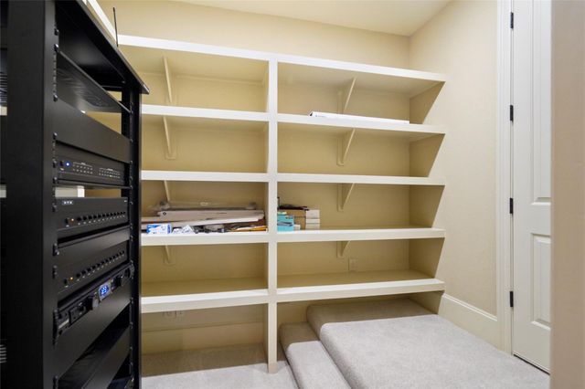 18 Rugged Lark Circle, Tomball, TX 77377