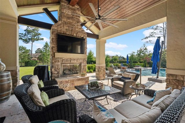 18 Rugged Lark Circle, Tomball, TX 77377