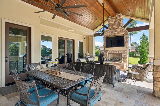 18 Rugged Lark Circle, Tomball, TX 77377