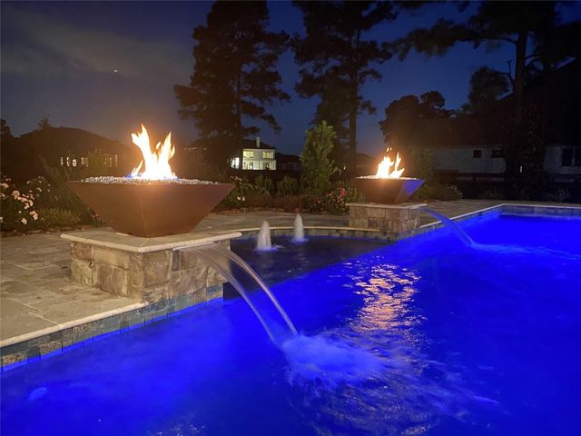 18 Rugged Lark Circle, Tomball, TX 77377