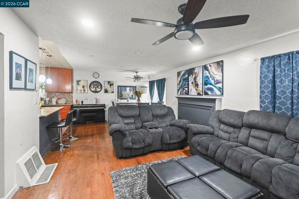 Image 4 of property listing at 1954 N 6Th St, Concord, CA 94519