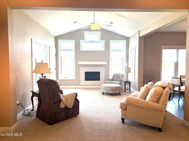 1812 Hidden Ridge Drive, Perrysburg, OH 43551