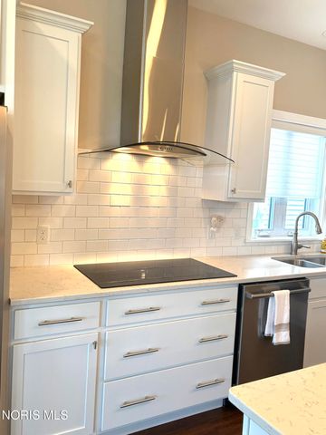 1812 Hidden Ridge Drive, Perrysburg, OH 43551