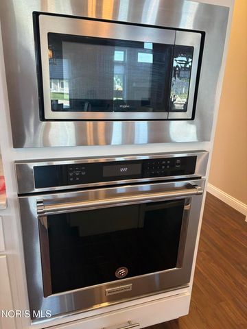 1812 Hidden Ridge Drive, Perrysburg, OH 43551