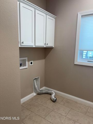 1812 Hidden Ridge Drive, Perrysburg, OH 43551