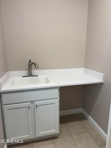 1812 Hidden Ridge Drive, Perrysburg, OH 43551