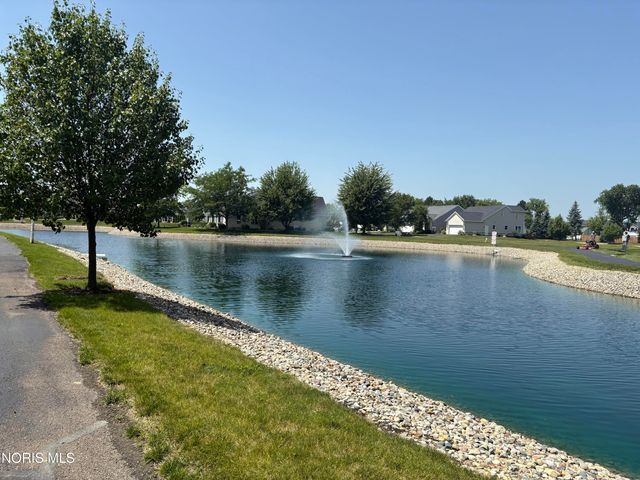 1812 Hidden Ridge Drive, Perrysburg, OH 43551