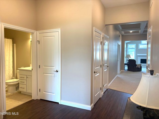 1812 Hidden Ridge Drive, Perrysburg, OH 43551