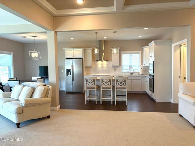 1812 Hidden Ridge Drive, Perrysburg, OH 43551