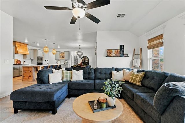 2709 SE 20th Circle, Moore, OK 73160