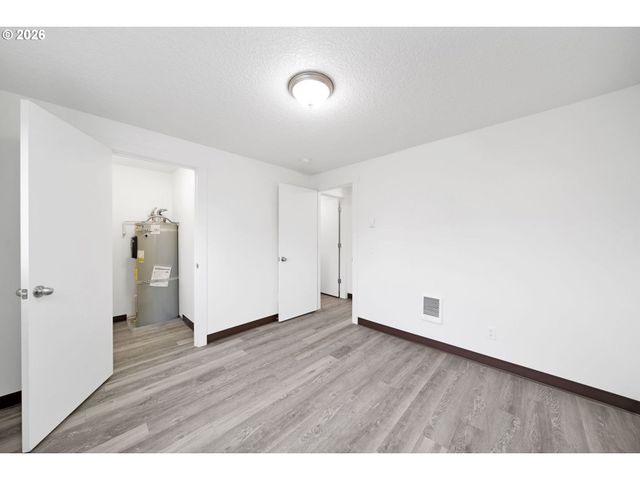 13455 Se OATFIELD Rd, Milwaukie, OR 97222