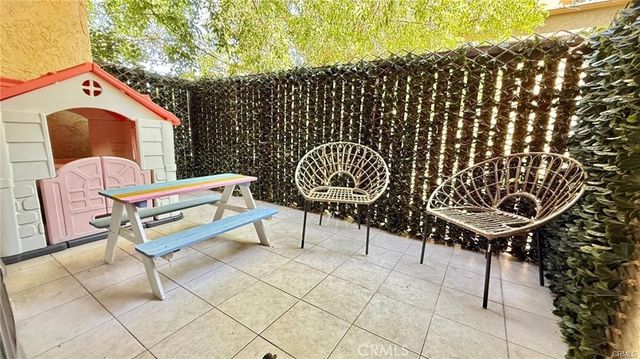 18350 Hatteras 176, Tarzana, CA 91356