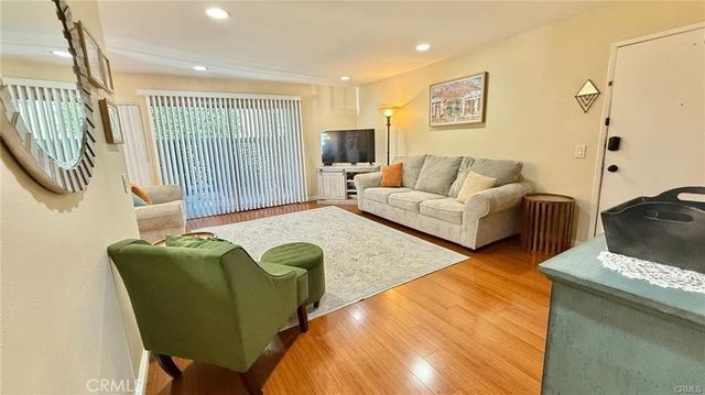 18350 Hatteras 176, Tarzana, CA 91356