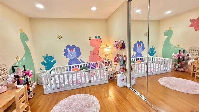 18350 Hatteras 176, Tarzana, CA 91356