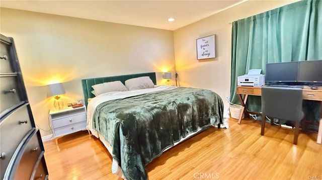 18350 Hatteras 176, Tarzana, CA 91356