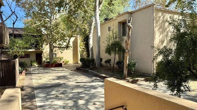 18350 Hatteras 176, Tarzana, CA 91356