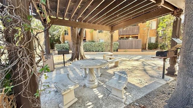 18350 Hatteras 176, Tarzana, CA 91356