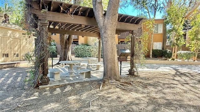 18350 Hatteras 176, Tarzana, CA 91356