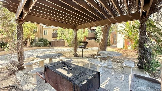 18350 Hatteras 176, Tarzana, CA 91356