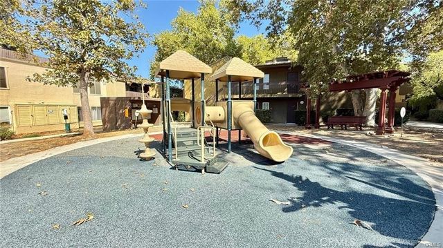 18350 Hatteras 176, Tarzana, CA 91356