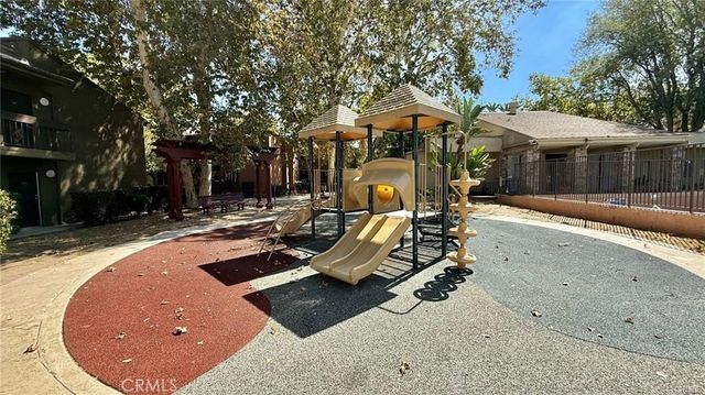 18350 Hatteras 176, Tarzana, CA 91356