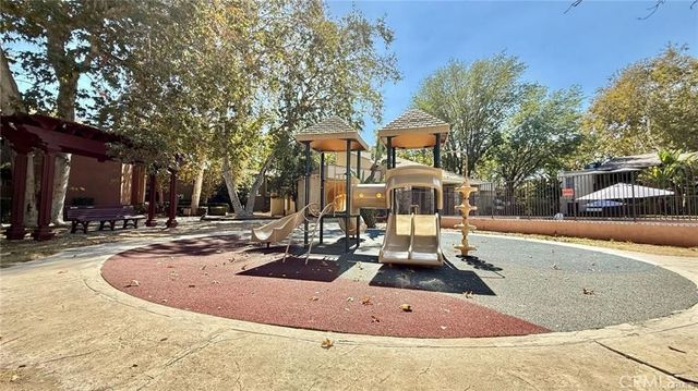 18350 Hatteras 176, Tarzana, CA 91356
