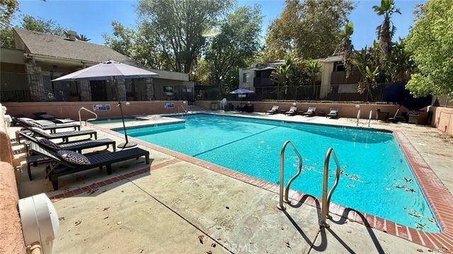 18350 Hatteras 176, Tarzana, CA 91356