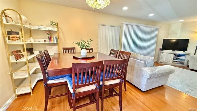18350 Hatteras 176, Tarzana, CA 91356