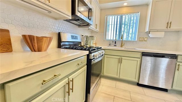 18350 Hatteras 176, Tarzana, CA 91356