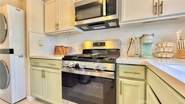 18350 Hatteras 176, Tarzana, CA 91356