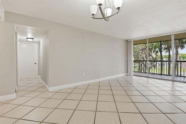 10875 SW 112th Avenue 202, Miami, FL 33176