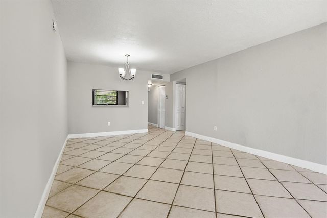 10875 SW 112th Avenue 202, Miami, FL 33176