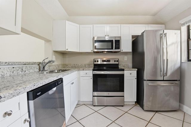 10875 SW 112th Avenue 202, Miami, FL 33176