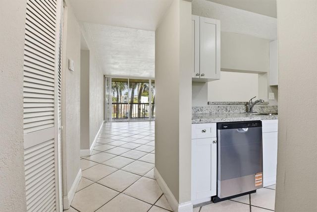 10875 SW 112th Avenue 202, Miami, FL 33176