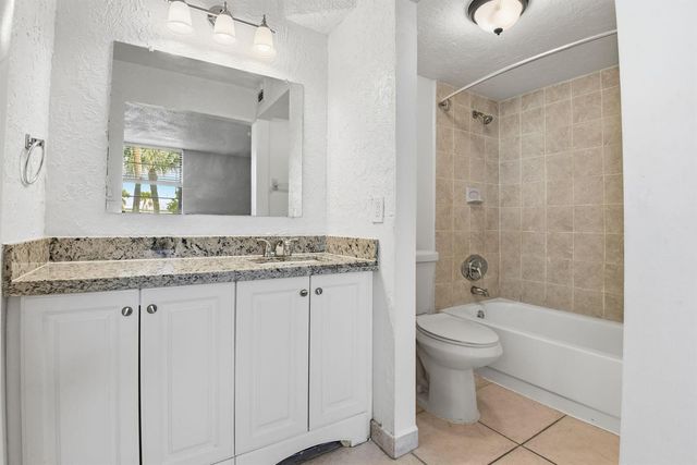 10875 SW 112th Avenue 202, Miami, FL 33176