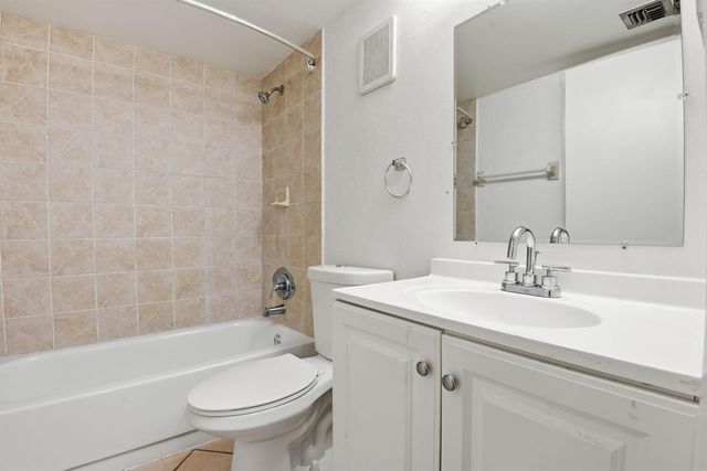 10875 SW 112th Avenue 202, Miami, FL 33176