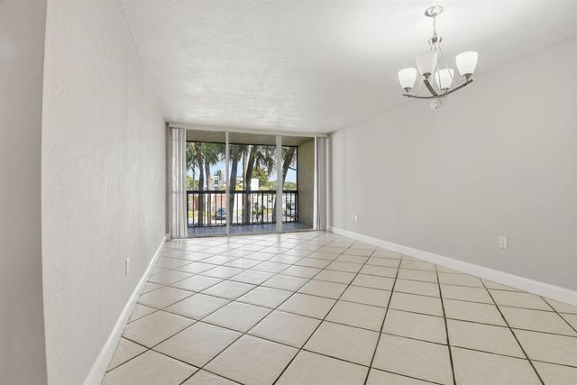 10875 SW 112th Avenue 202, Miami, FL 33176