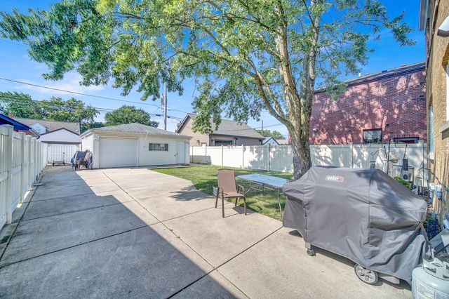 3835 W 109th Place, Chicago, IL 60655