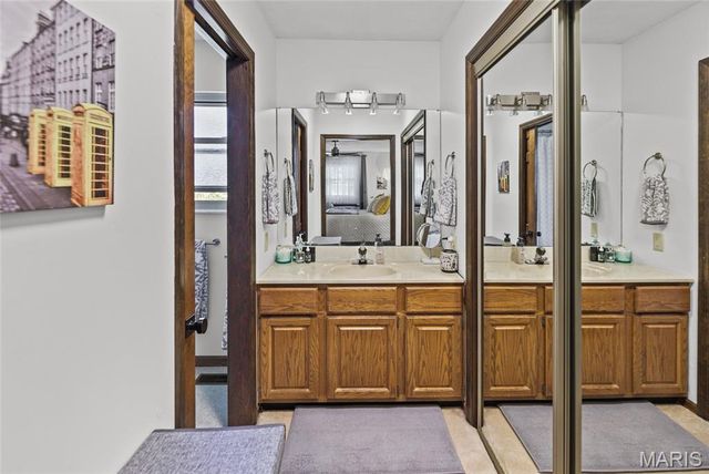15 Moonglow Drive, Belleville, IL 62221